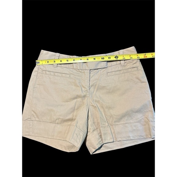 Ann Taylor Womens Signature Chinos Shorts Beige Pockets Mid Rise Size 0 - Picture 4 of 5